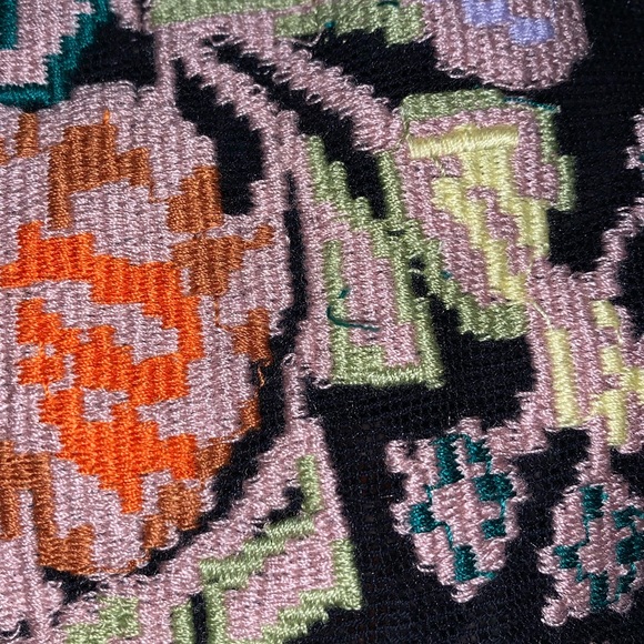 🆕HP🖤🆕Free Blouse w Floral Embroidery - Picture 12 of 13